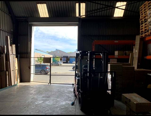 230M² FACTORY TO LET IN GOODWOOD CENTRAL